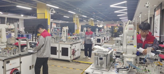 培植工匠精神，磨煉專業技能——自動化工程學院2024年學生職業技能大賽工業機器人系統操作員賽項順利舉行